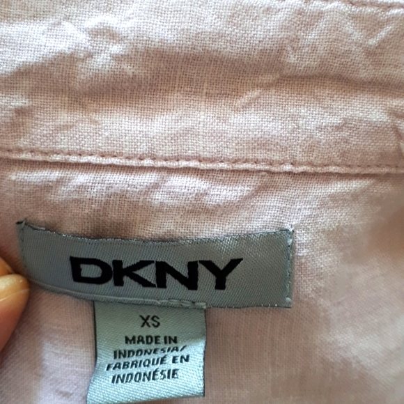 DKNY women's linen loose fit shirt. XS size but fit upto Medium. - Picture 2 of 3